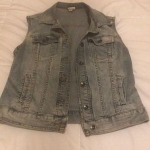 Cut sleeves denim